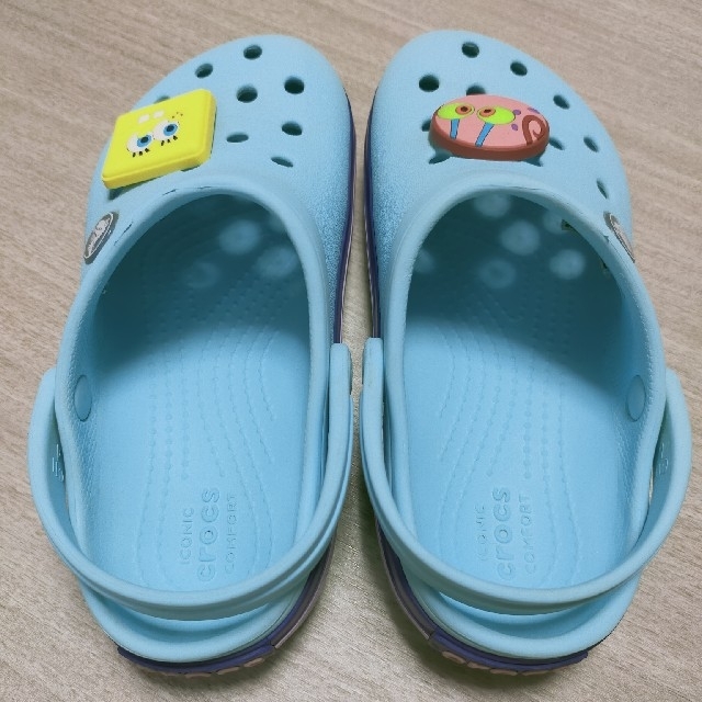 crocs(クロックス)のクロックスサンダル　キッズ キッズ/ベビー/マタニティのキッズ靴/シューズ(15cm~)(サンダル)の商品写真