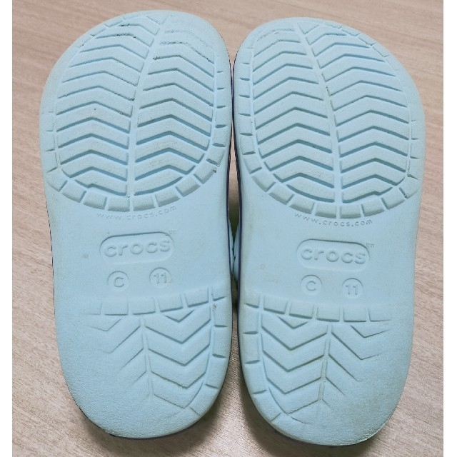 crocs(クロックス)のクロックスサンダル　キッズ キッズ/ベビー/マタニティのキッズ靴/シューズ(15cm~)(サンダル)の商品写真