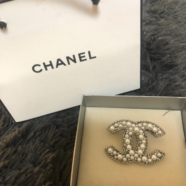 CHANEL(シャネル)のCHANEL ブローチ レディースのアクセサリー(ブローチ/コサージュ)の商品写真