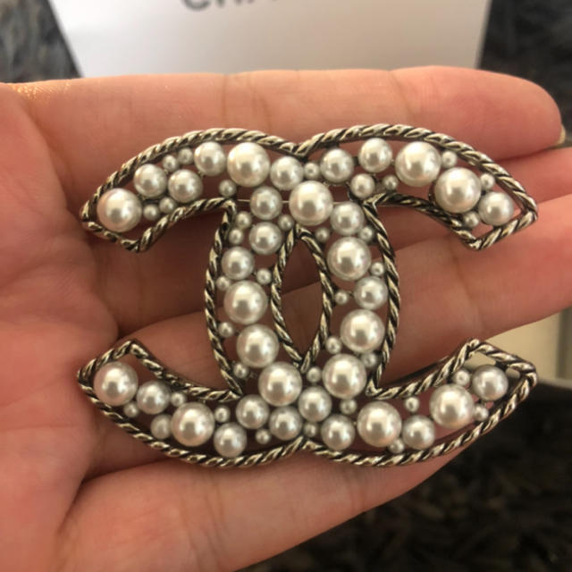 CHANEL(シャネル)のCHANEL ブローチ レディースのアクセサリー(ブローチ/コサージュ)の商品写真