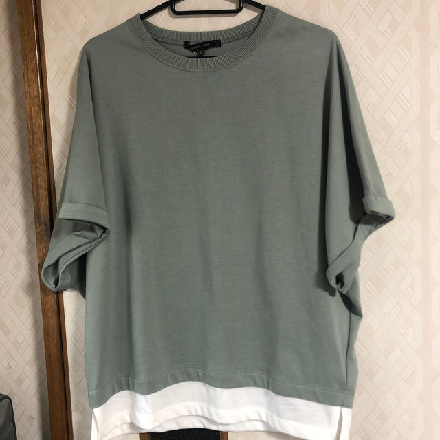 ✨新品・未使用✨くすみグリーンTシャツ レディースのトップス(Tシャツ(半袖/袖なし))の商品写真