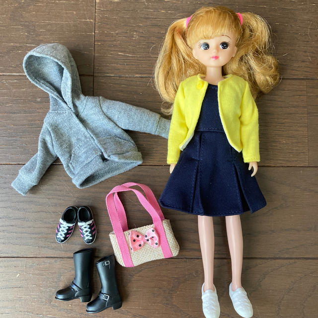 Takara Tomy(タカラトミー)のリカちゃん  さくらちゃん veryコラボお洋服などセット キッズ/ベビー/マタニティのおもちゃ(ぬいぐるみ/人形)の商品写真