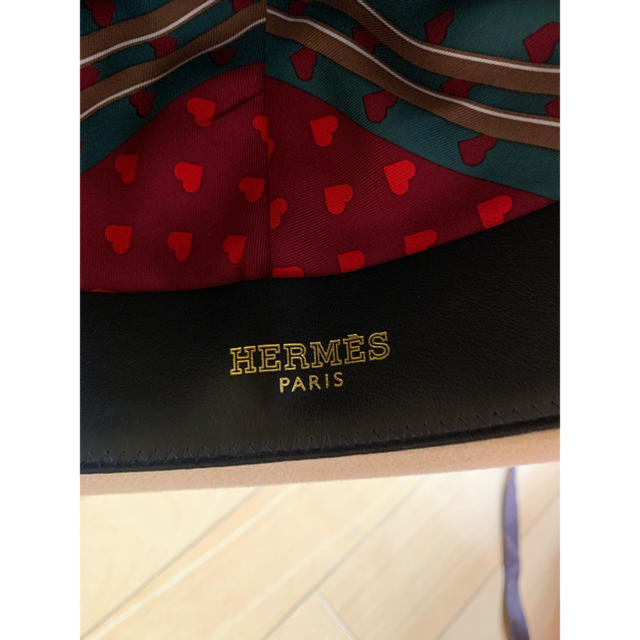 Hermes(エルメス)の未使用品　HERMÈS  エルメス　レディースハット　パリ　57 レディースの帽子(ハット)の商品写真