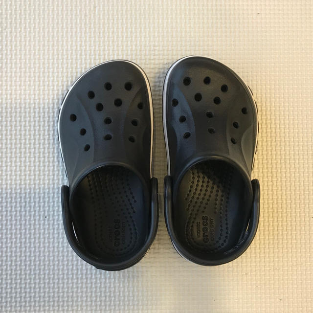 crocs(クロックス)のクロックス キッズ/ベビー/マタニティのキッズ靴/シューズ(15cm~)(サンダル)の商品写真