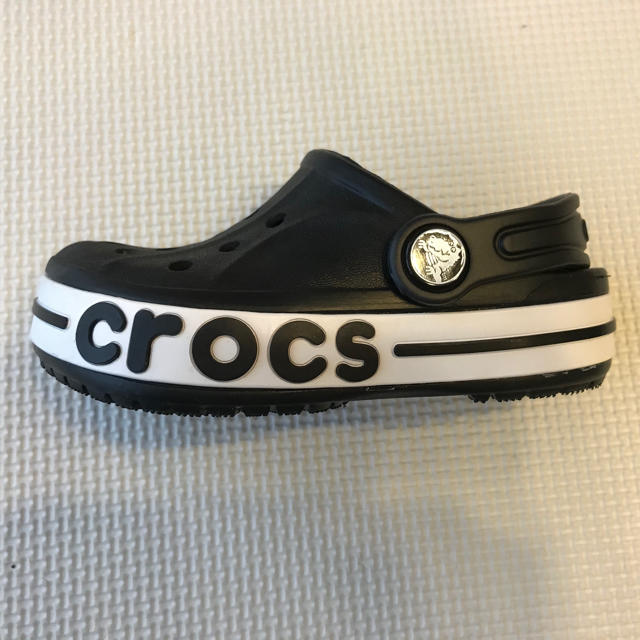 crocs(クロックス)のクロックス キッズ/ベビー/マタニティのキッズ靴/シューズ(15cm~)(サンダル)の商品写真