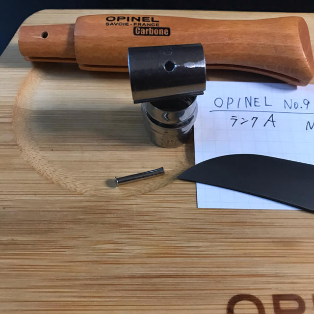 OPINEL(オピネル)のA02 オピネル Opinel No.9 カーボン 9cm 黒錆加工済み スポーツ/アウトドアのアウトドア(調理器具)の商品写真