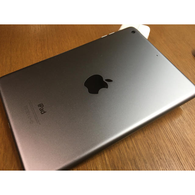 Apple(アップル)の【美品】Apple iPad mini 2 スペースグレー wifi 16GB  スマホ/家電/カメラのPC/タブレット(タブレット)の商品写真