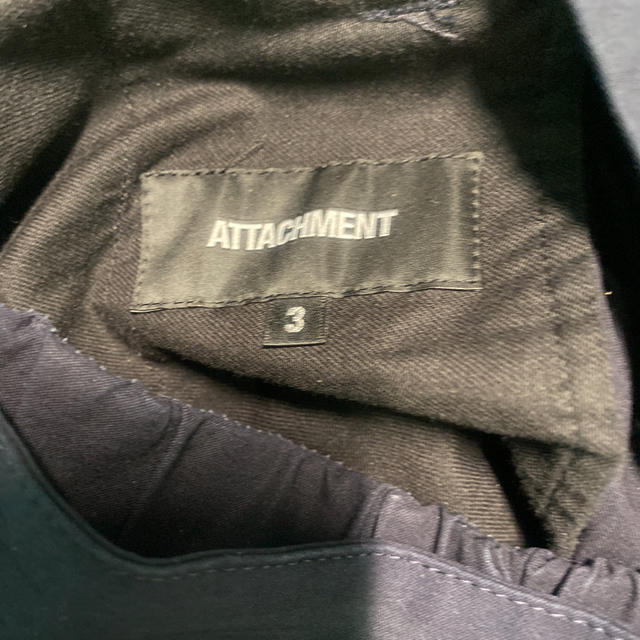 ATTACHIMENT(アタッチメント)のATTACHMENT GVブロックスレギュラードライ 2タックワイドパンツ メンズのパンツ(その他)の商品写真