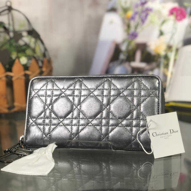 Dior カナージュ　長財布　ラウンドファスナー　シルバー