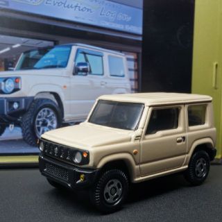 タカラトミー(Takara Tomy)の新型ジムニー(JB64)トミカ アイボリー(単色)塗装(ミニカー)