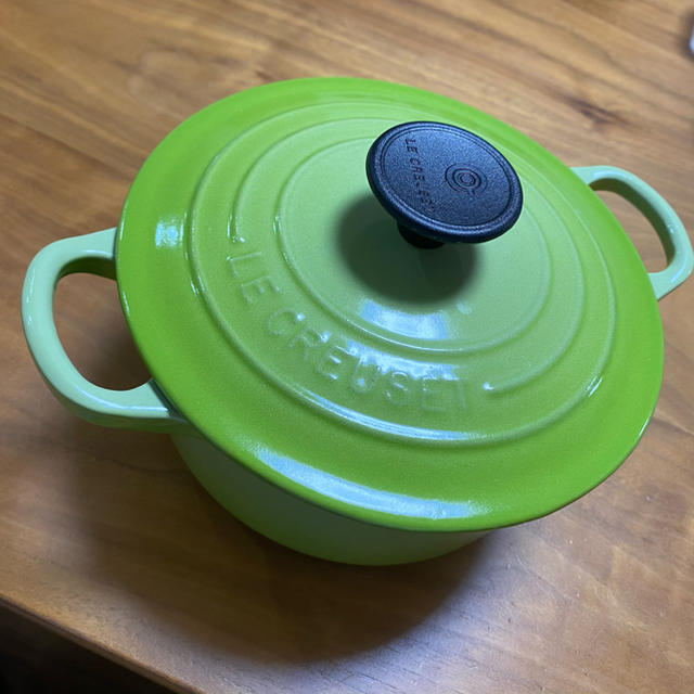 LE CREUSET(ルクルーゼ)のル・クルーゼ 鍋 16 ルクルーゼ グリーン 16cm インテリア/住まい/日用品のキッチン/食器(鍋/フライパン)の商品写真