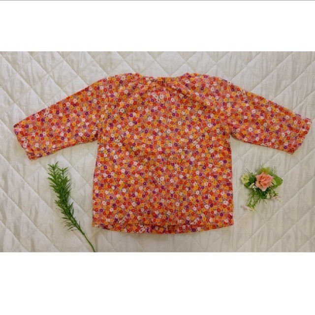 mikihouse(ミキハウス)の【美品】ミキハウス 花柄 七分丈シャツ 100㎝ キッズ/ベビー/マタニティのキッズ服女の子用(90cm~)(ブラウス)の商品写真