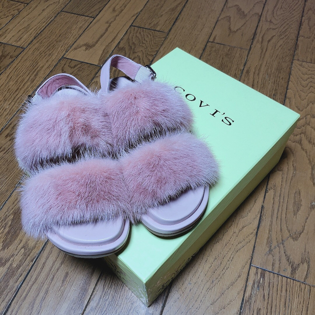 ROSE BUD(ローズバッド)のCOVI'S ファーサンダル👡 レディースの靴/シューズ(サンダル)の商品写真