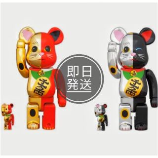 メディコムトイ(MEDICOM TOY)のBE@RBRICK 招き猫 金×赤 銀×黒 100%&400% 2個セット(キャラクターグッズ)