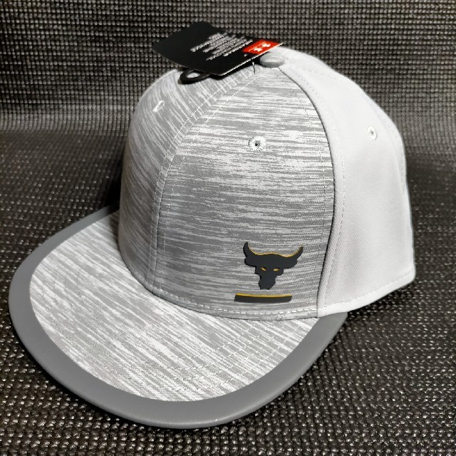UNDER ARMOUR(アンダーアーマー)のアンダーアーマー キャップ UA Project Rock フラットブリム メンズの帽子(キャップ)の商品写真
