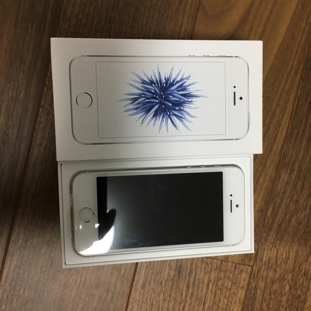 iPhone SE Silver 32 GB 【SHIMロック解除済み】