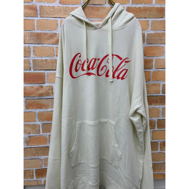 コカ・コーラ(コカコーラ)のコカ・コーラ　フード付きプルオーバー　Mサイズ レディースのトップス(トレーナー/スウェット)の商品写真