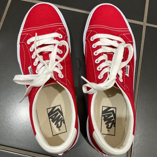 VANS(ヴァンズ)のVANS RED 25.5センチ レディースの靴/シューズ(スニーカー)の商品写真