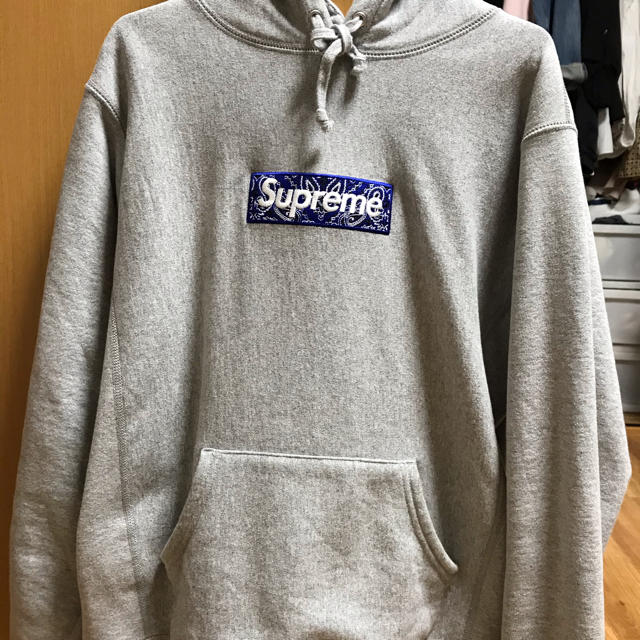 Supreme(シュプリーム)のシュプリーム  バンダナ　ボックスロゴ パーカー メンズのトップス(パーカー)の商品写真