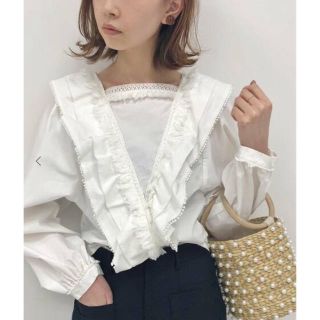 イエナ(IENA)の新品 IENA LA BOUCLE タイプライター フリンジ Vネックブラウス(シャツ/ブラウス(長袖/七分))