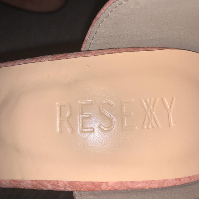 RESEXXY(リゼクシー)のRESEXXY 新品未使用 パンプス ヒール パイソン柄 レディースの靴/シューズ(ハイヒール/パンプス)の商品写真