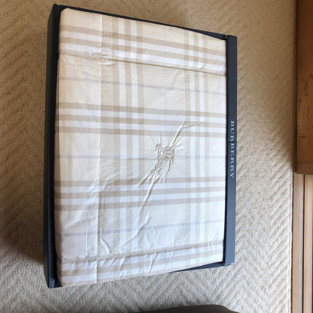 BURBERRY(バーバリー)の新品　バーバリー　羽毛肌掛け布団　正規品 インテリア/住まい/日用品の寝具(布団)の商品写真