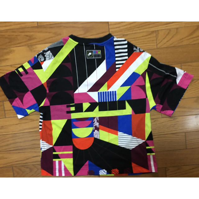 NIKE(ナイキ)の中古ナイキ総柄TシャツMクレイジーNIKE　NSW レディースのトップス(Tシャツ(半袖/袖なし))の商品写真