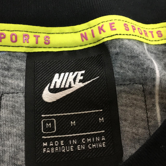 NIKE(ナイキ)の中古ナイキ総柄TシャツMクレイジーNIKE　NSW レディースのトップス(Tシャツ(半袖/袖なし))の商品写真