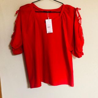 イング(INGNI)の新品！INGNIレッドトップス♡袖リボン付きMサイズ(カットソー(半袖/袖なし))