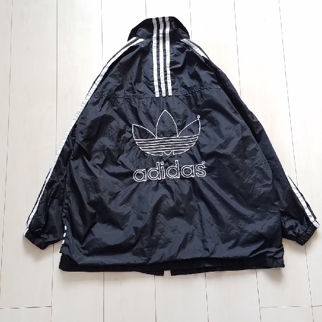 adidas(アディダス)のadidas メンズウインドブレーカー シャカシャカ レディースのジャケット/アウター(ナイロンジャケット)の商品写真