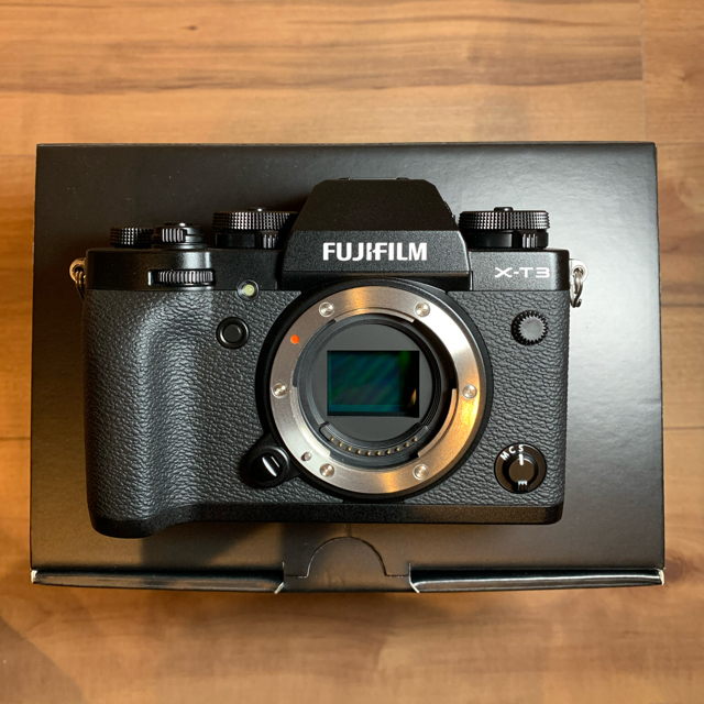 富士フイルム(フジフイルム)のX-T3 FUJIFILM 美品 スマホ/家電/カメラのカメラ(ミラーレス一眼)の商品写真