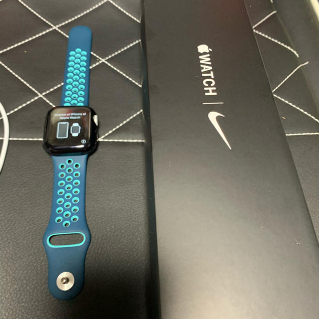 Apple Watch(アップルウォッチ)の【極美品】Apple Watch series5 NIKE GPSモデル40mm メンズの時計(腕時計(デジタル))の商品写真