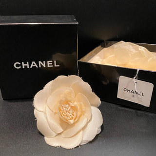 シャネル(CHANEL)のきらきらさっこ様専用　CHANEL シャネル　コサージュ(ブローチ/コサージュ)