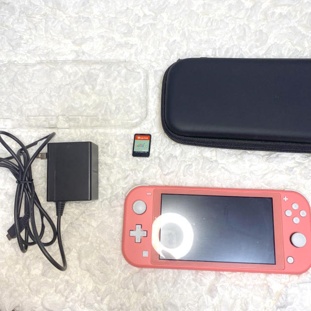 Nintendo Switch(ニンテンドースイッチ)のswitch lite コーラルピンク & あつ森セット エンタメ/ホビーのゲームソフト/ゲーム機本体(家庭用ゲーム機本体)の商品写真