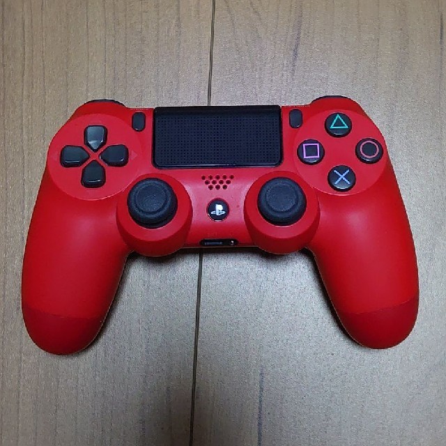 PlayStation4(プレイステーション4)のDUALSHOCK 4 レッド エンタメ/ホビーのゲームソフト/ゲーム機本体(その他)の商品写真