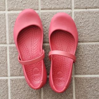 クロックス(crocs)のクロックス　crocs　レディース　ルビー　ピンク　ストラップ　W4　中古(サンダル)