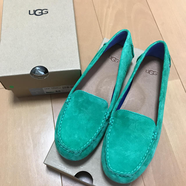 UGG(アグ)のUGG スェードローファー　エメラルドグリーン レディースの靴/シューズ(スリッポン/モカシン)の商品写真