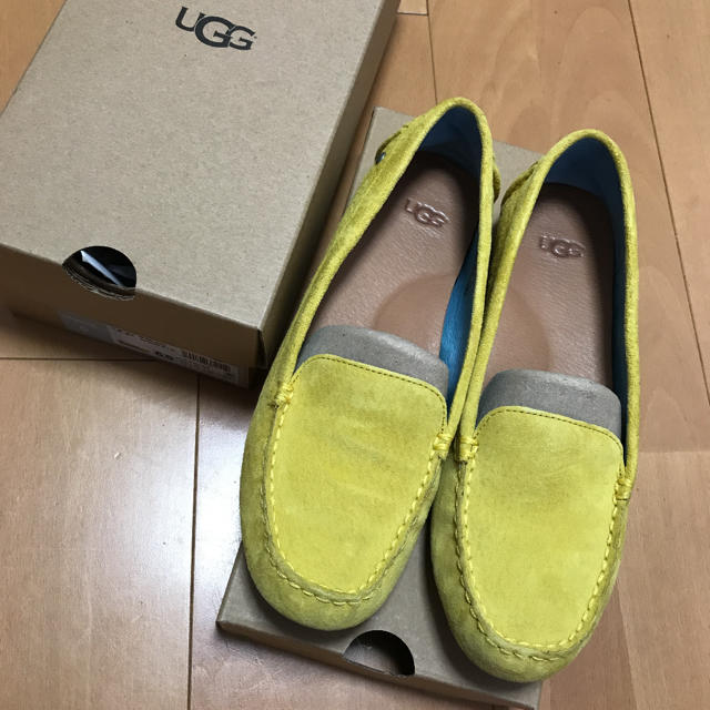 UGG スェードローファー　イエロー