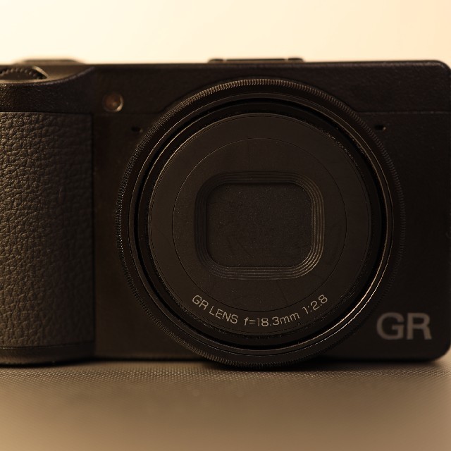 高い素材 RICOH - RICOH GR3 美品 コンパクトデジタルカメラ