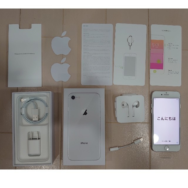 iPhone8 64GB 付属品有利用制限○初期化○水没無シルバーdocomo 【在庫