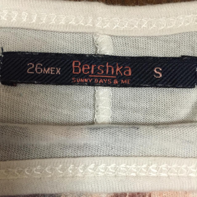 Bershka(ベルシュカ)のベルシュカ Tシャツ レディースのトップス(Tシャツ(半袖/袖なし))の商品写真