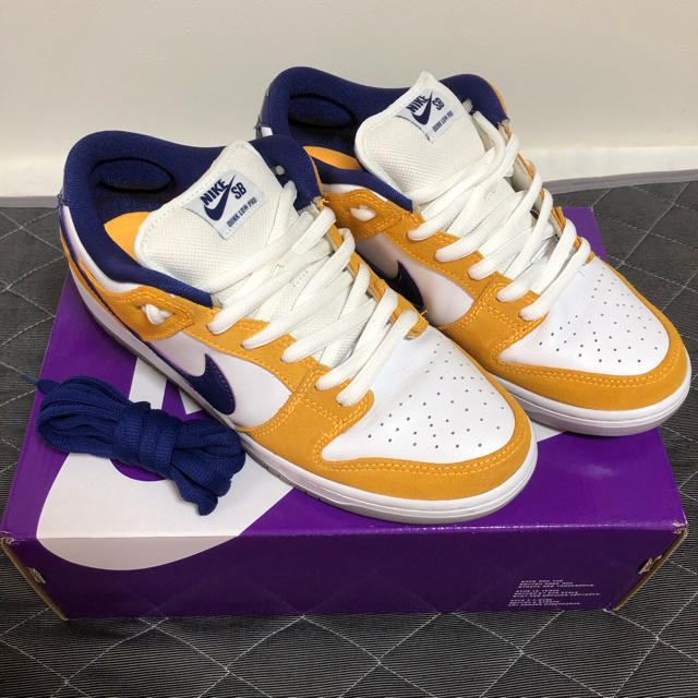 NIKE(ナイキ)のNIKE SB DUNK LOW "LASER ORANGE" メンズの靴/シューズ(スニーカー)の商品写真