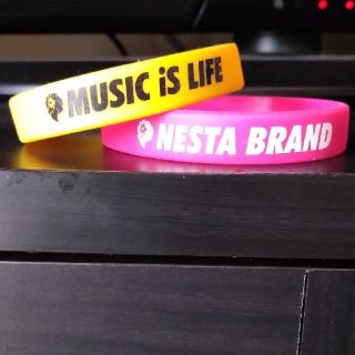 ネスタブランド(NESTA BRAND)のNESTA BRANDゴム製アームバンド(バングル/リストバンド)