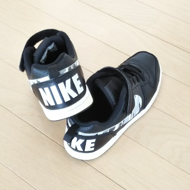 NIKE(ナイキ)のNIKEジュニアスニーカー 22cm キッズ/ベビー/マタニティのキッズ靴/シューズ(15cm~)(スニーカー)の商品写真