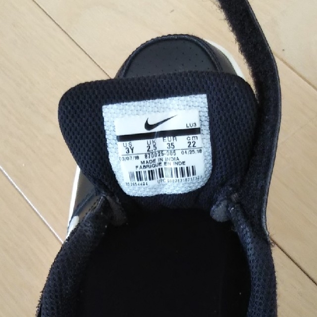 NIKE(ナイキ)のNIKEジュニアスニーカー 22cm キッズ/ベビー/マタニティのキッズ靴/シューズ(15cm~)(スニーカー)の商品写真