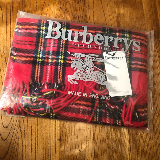 BURBERRY(バーバリー)の新品　タグ付き　バーバリー　マフラー　赤 レディースのファッション小物(マフラー/ショール)の商品写真