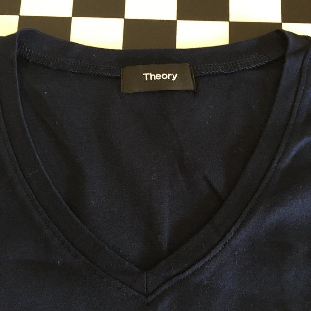 theory(セオリー)のVネック セオリー　カットソー　theory  日本のSサイズ　未使用品！ メンズのトップス(Tシャツ/カットソー(半袖/袖なし))の商品写真