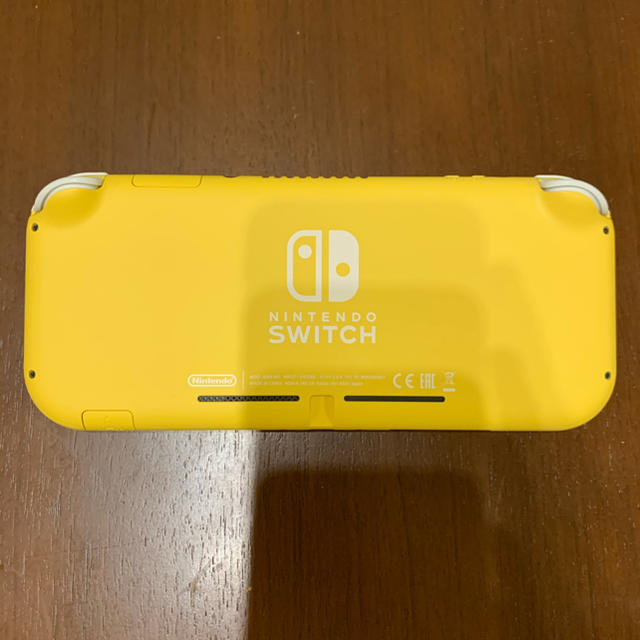 Nintendo Switch(ニンテンドースイッチ)のswitch light イエロー エンタメ/ホビーのゲームソフト/ゲーム機本体(携帯用ゲーム機本体)の商品写真