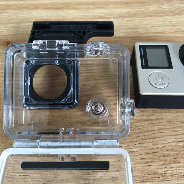 GoPro(ゴープロ)のgopro hero4 silver スマホ/家電/カメラのカメラ(コンパクトデジタルカメラ)の商品写真