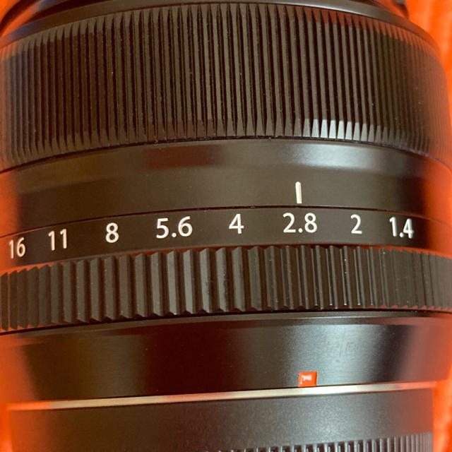 富士フイルム(フジフイルム)のXF35mm F1.4 R 富士フイルム スマホ/家電/カメラのカメラ(レンズ(単焦点))の商品写真